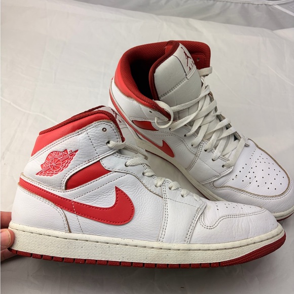Jordan 1 Size 10.5 - Picture 5 of 7